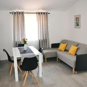 Klikly Apartment